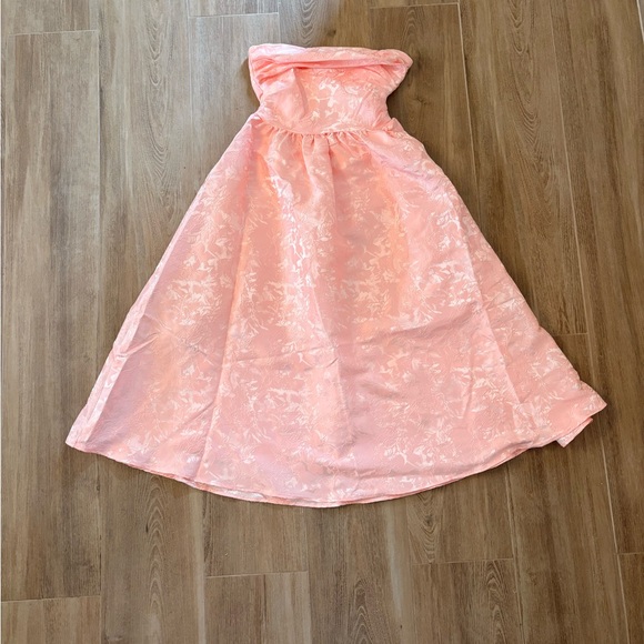 New Blush Pink Strapless Dress - Picture 5 of 10